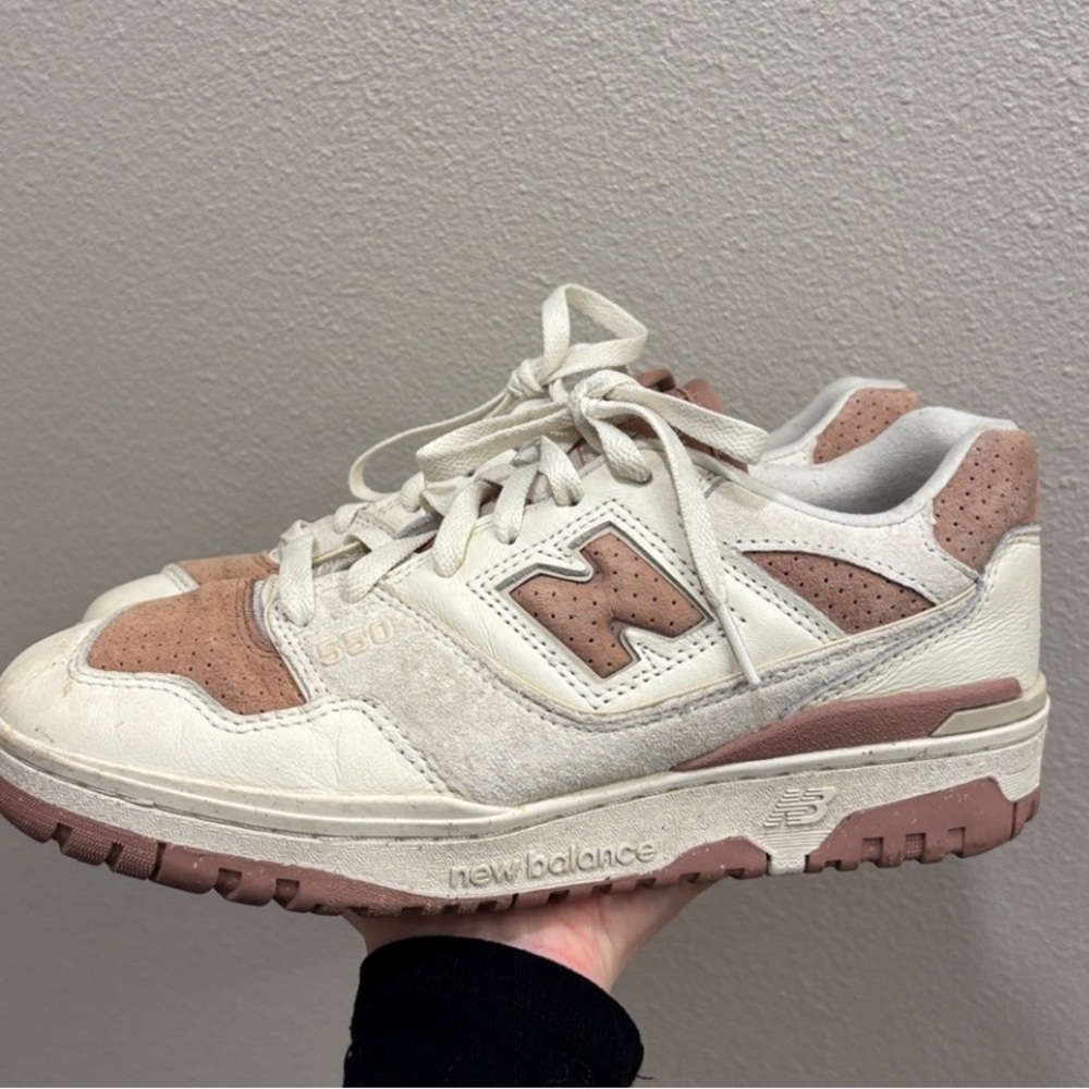 New Balance 550 BBW550PF Sneaker Womens size 9 White Leather Lifestyle Shoes